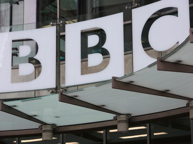 Documentaire sur Gaza : la ministre britannique de la Culture convoque le président de la BBC 