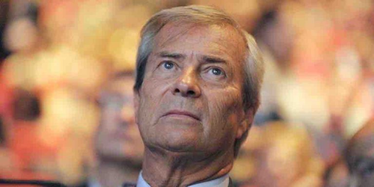 Quelque 500 journalistes de médias Bolloré ont signé des clauses de confidentialité qui leur «imposent le silence», selon RSF