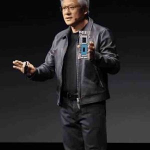 Le PDG de Nvidia à Pékin alors que la guerre commerciale menace les ventes de leurs puces d’intelligence artificielle H20 à la Chine