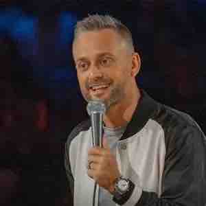 L’humoriste Nate Bargatze, star du stand-up américain, présentera les Emmy Awards