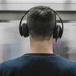 L’industrie de la musique se bat contre les dérives de l’IA, mais les résultats laissent encore à désirer