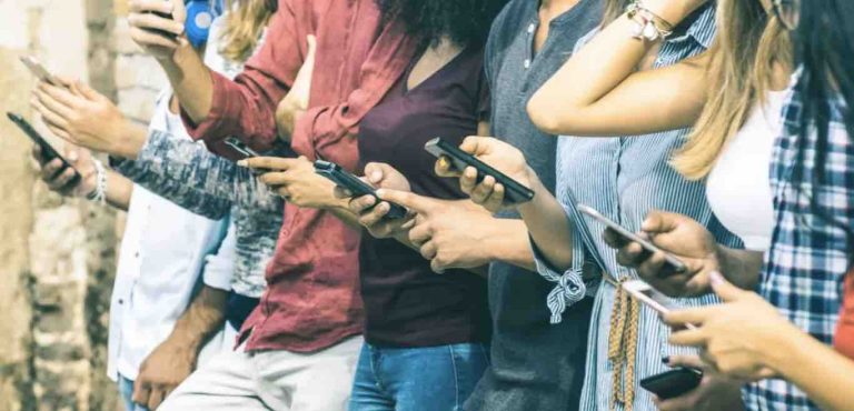 Bruxelles veut des recommandations afin de mieux protéger les mineurs en ligne