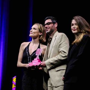 Europe 1, partenaire de CANNESERIES, récompense la série «La Fièvre» du «Prix Europe 1 du Public»