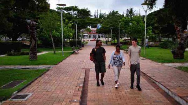 France Télévisions : le documentaire inédit «6 kilomètres» sur La1ere.fr, france.tv et YouTube