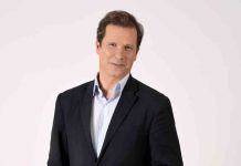 Guillaume DEBRÉ (LCI) : «Être la chaîne de référence pour la politique et ses grands rendez-vous»