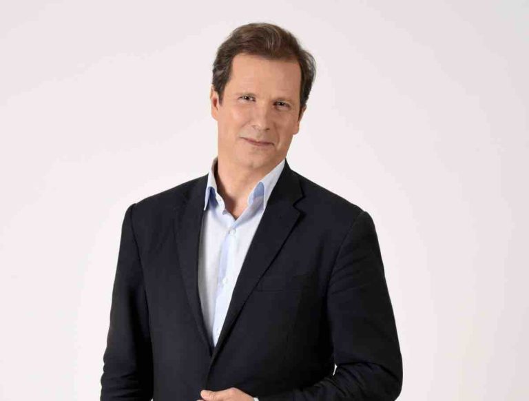 Guillaume DEBRÉ (LCI) : «Être la chaîne de référence pour la politique et ses grands rendez-vous»
