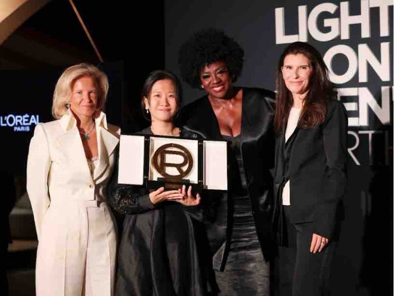 L’Oréal Paris annonce la cinquième lauréate 2025 du prix Lights On Women’s Worth, qui récompense une réalisatrice prometteuse de courts-métrages