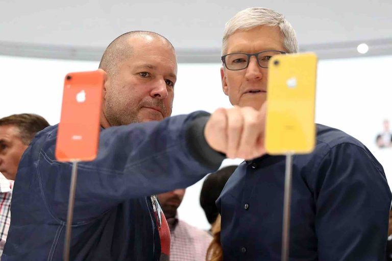 Le designer historique d’Apple Jony Ive intègre OpenAI, avec «la mission de concevoir une famille d’appareils» connectés
