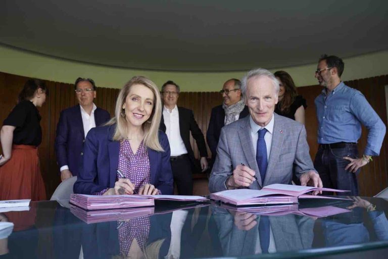 Radio France et la marque Renault s’associent pour une expérience audio au sein des voitures connectées 