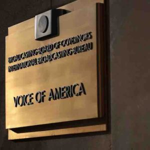 Voice of America : confusion autour de la reprise d’antenne de la radio internationale