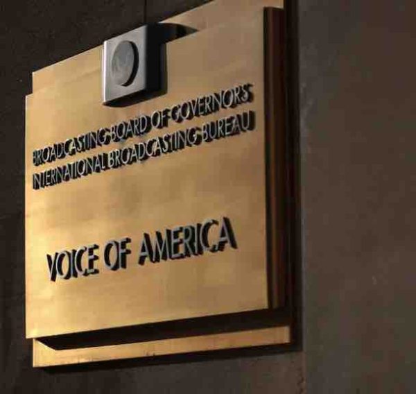 Voice of America : confusion autour de la reprise d’antenne de la radio internationale