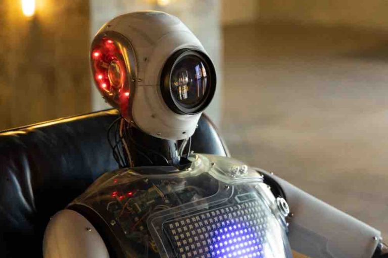 CANAL+ lance sa nouvelle campagne de marque «R0_B0+»