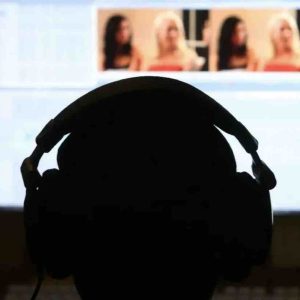 Dès 12 ans, plus de la moitié des garçons mineurs se rendent en moyenne chaque mois sur les sites pornographiques
