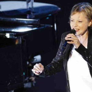 Dorothée, icône de la jeunesse, reprend la scène après 16 ans d’absence