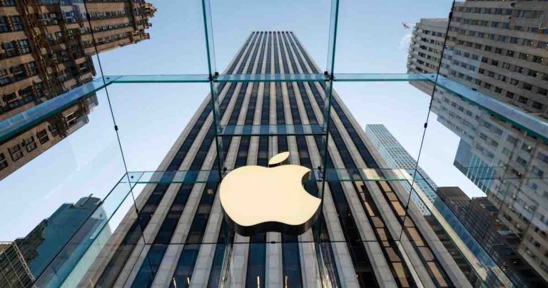 Entre promesses et réalité : la neutralité carbone des géants technologiques remise en question