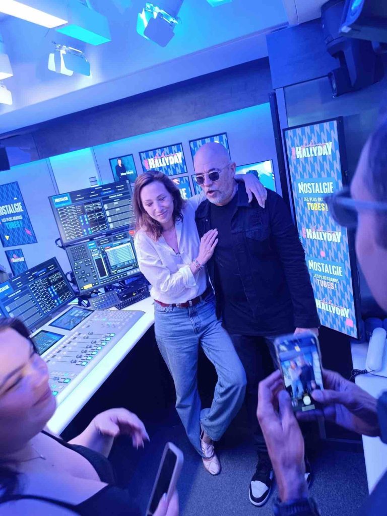 NOSTALGIE inaugure le «Studio Johnny Hallyday»