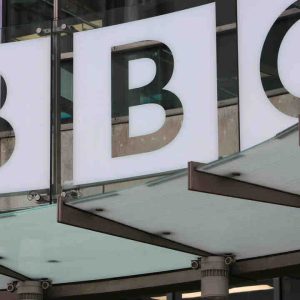 Propos des deux rappeurs de Bob Vylan contre Israël à Glastonbury: la BBC «regrette» la diffusion du concert