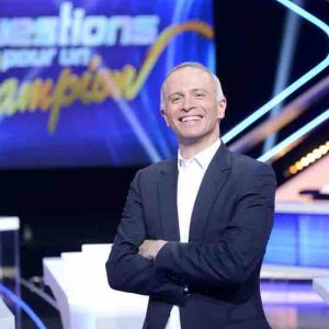 Samuel Étienne déplore la fin de la diffusion quotidienne de «Questions pour un champion»