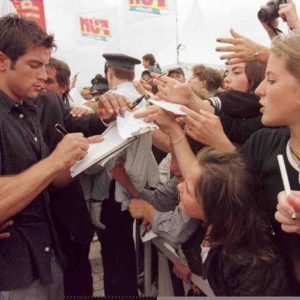 TF1 tourne «Filip», un téléfilm consacré au chanteur et comédien Filip Nikolic, leader des 2Be3