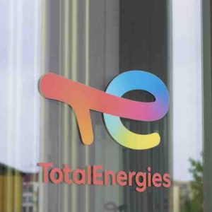 TotalEnergies s’associe à Mistral AI pour intégrer l’IA dans les énergies renouvelables