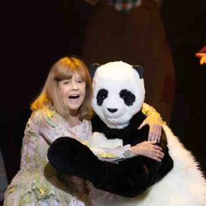 Chantal Goya porte plainte pour le vol de la tête du costume de «Pandi-Panda»
