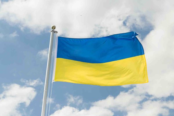 Des images générées par intelligence artificielle tentent de dénigrer les efforts pour la paix en Ukraine