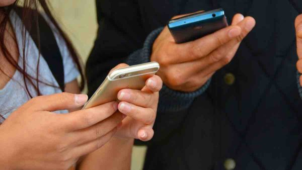 Australie/ interdiction des réseaux sociaux aux mineurs : après TikTok, Facebook ou encore X, 16 autres sites menacés