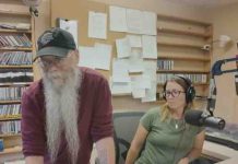 Aux Etats-Unis, une petite radio communautaire essentielle à la sécurité locale lutte pour survivre aux réductions de fonds