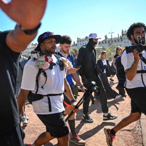 De Montpellier à Paris : la marche en livestream des deux stars du web