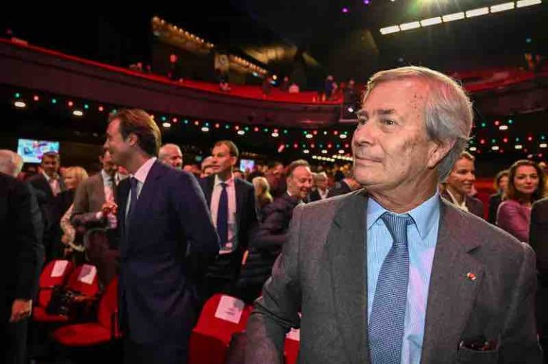 Galaxie Bolloré contre service public : escalade médiatique