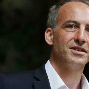Glucksmann fier de Léa Salamé, admet une incompatibilité en cas de candidature en 2027