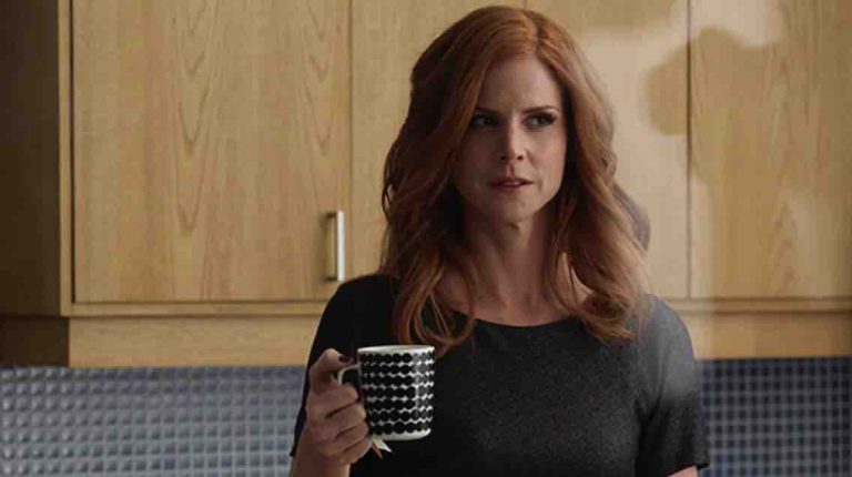 La part des personnages féminins dans la fiction sur les chaînes de la TNT en baisse en 2024