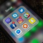 Réseaux sociaux interdits aux mineurs : l’Australie enquête sur TikTok, Instagram et YouTube