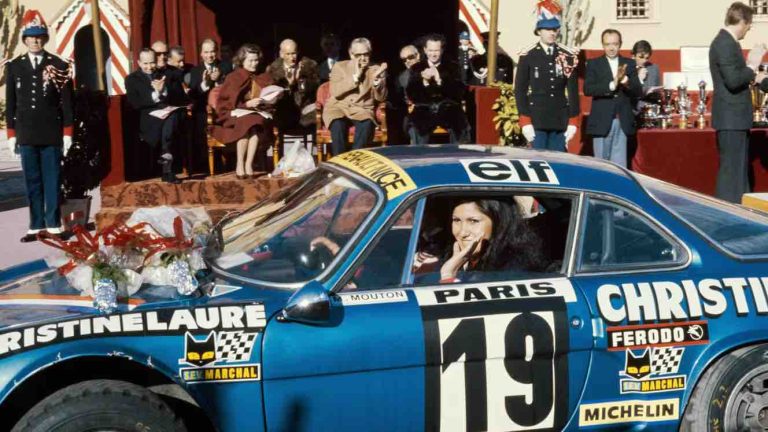 Ana Girardot va incarner la pilote automobile Michèle Mouton dans une mini-série pour la plateforme américaine HBO Max et le groupe public France Télévisions