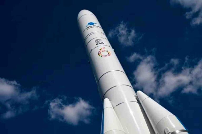 Ariane 6 effectuera en 2026 le premier lancement de satellites au titre de son contrat géant avec Amazon