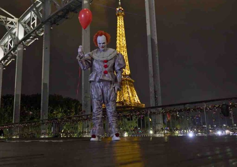 «Ça : Bienvenue à Derry»: HBO Max investit les rues de Paris pour une campagne terrifiante 