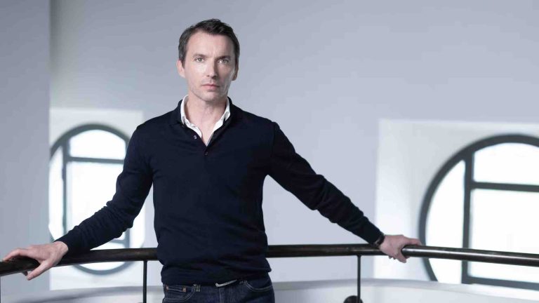 Comédie-Française: Clément Hervieu-Léger présente des «projets artistiques communs» avec l’Opéra de Paris, le musée du Louvre, et les CDN en régions