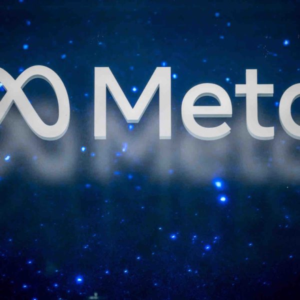 Droits voisins : des centaines de médias saisissent l’Autorité contre Meta