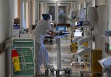 Les outils d’IA peuvent être utiles aux soignants mais il faut les employer avec beaucoup de précautions, estime la HAS