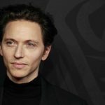 Le chanteur Raphaël explore la «place d’un créateur» à l’ère de l’intelligence artificielle