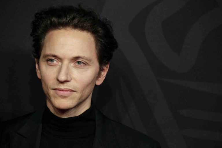 Le chanteur Raphaël explore la «place d’un créateur» à l’ère de l’intelligence artificielle