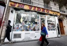Paris : JM Vidéo, vidéoclub parisien arpenté par des stars du cinéma mondial, s’estime « sauvé » après une campagne d’appel aux dons