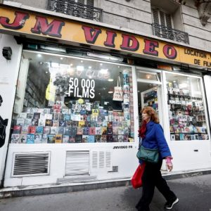 Paris : JM Vidéo, vidéoclub parisien arpenté par des stars du cinéma mondial, s'estime "sauvé" après une campagne d'appel aux dons