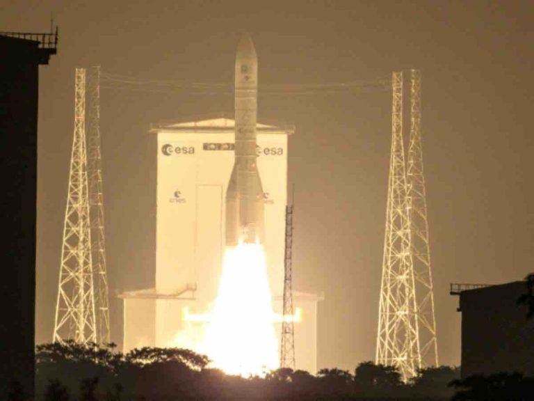 Ariane 6 : 1er lancement commercial en février avec 32 satellites Amazon Kuiper, et 7 à 8 vols prévus en 2026