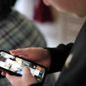 Australie/ réseaux : les géants de la tech ont bloqué 4,7 millions de comptes de mineurs suite à l’interdiction