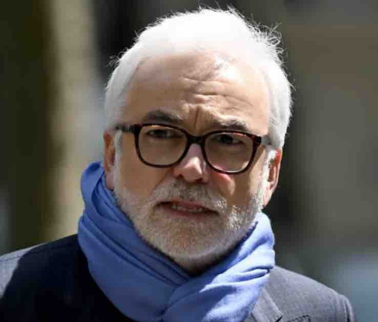 LFI saisit l’Arcom et la justice après des propos de Pascal Praud sur les policiers face aux agriculteurs «blancs»