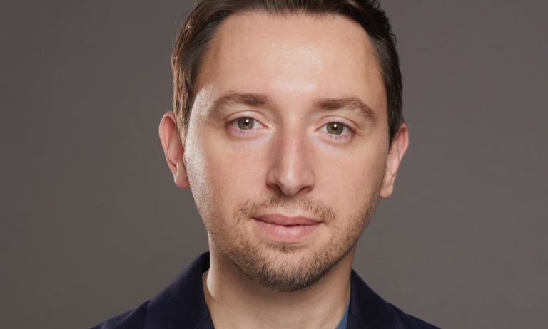 Moe Bennani, président-fondateur de Dreamspark, détaille la transformation de sa société en studio de production artistique: une vision qui dépasse les règles du jeu pour embrasser l’univers, le récit et l’expérience spectateur.