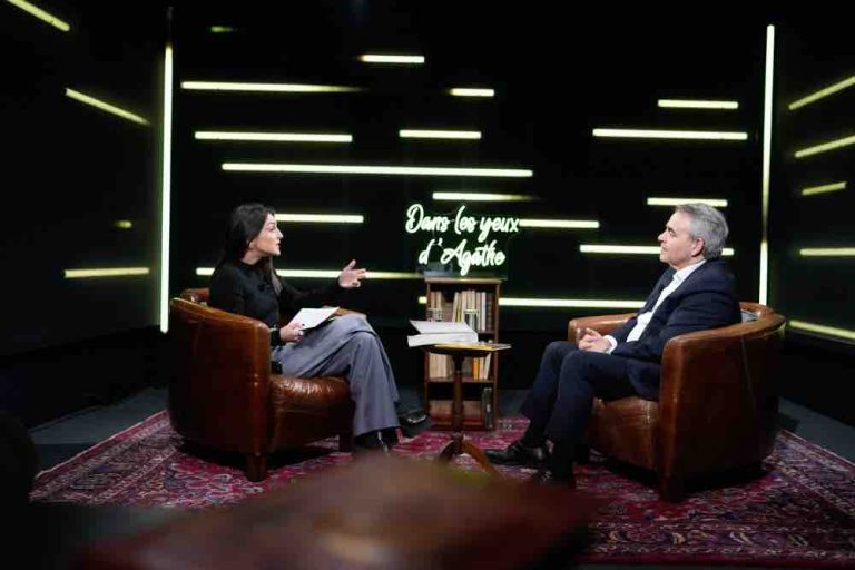 Radio France : «Dans les yeux d’Agathe», le nouveau podcast vidéo politique de franceinfo avec Agathe Lambret