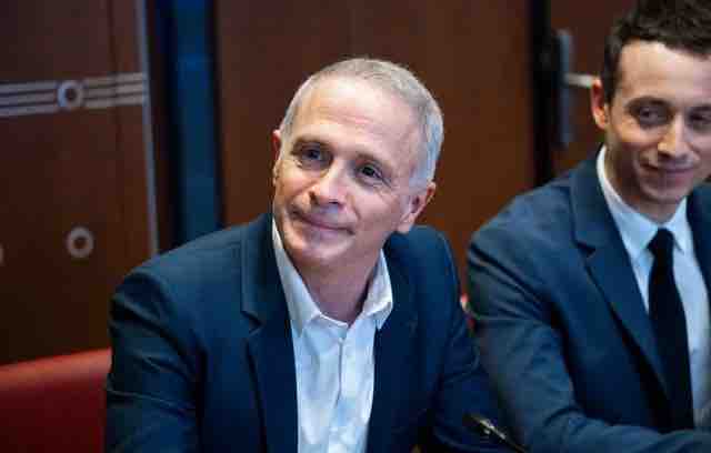 Audiovisuel public: passes d’armes entre Samuel Etienne et le rapporteur de la commission d’enquête