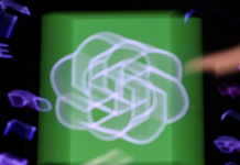 Le chercheur Stuart Russell alerte sur les dangers des intelligences artificielles et appelle à une régulation rapide